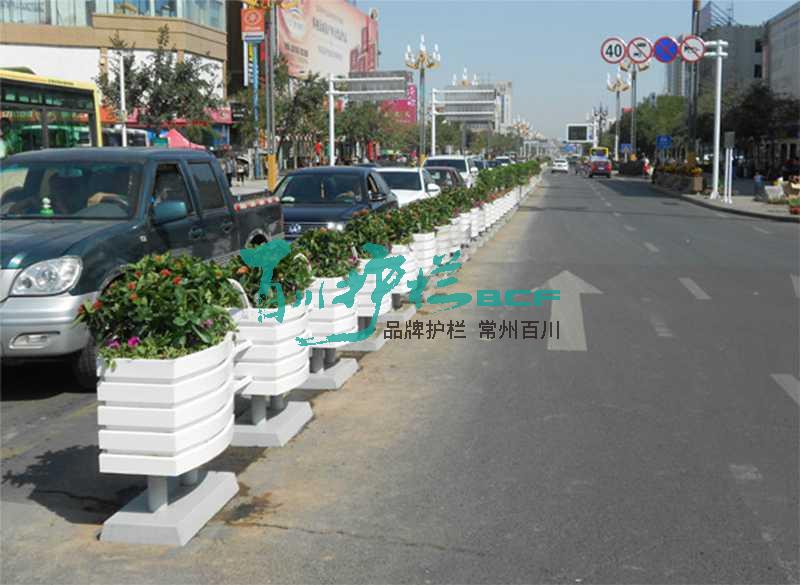 新疆景觀花箱護(hù)欄