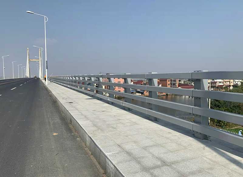 南京.橋梁護(hù)欄.整體熱鍍鋅護(hù)欄 (2).jpg